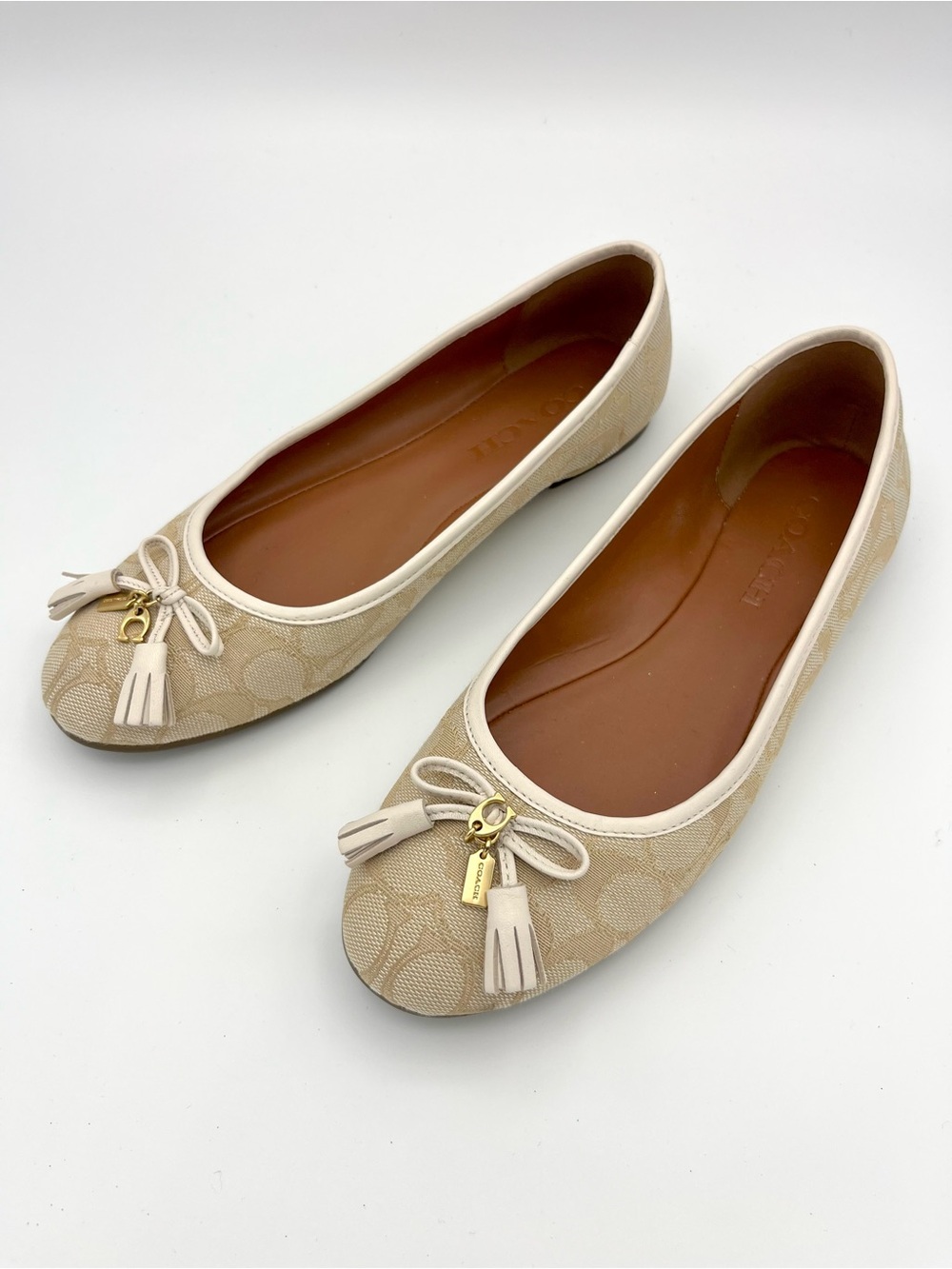 COACH Chelsea Ballet Flats Beige C Logo Tassels Gold Tone Accents
